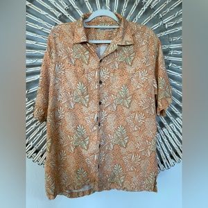 Men’s Tommy Bahama, size medium, excellent condition.